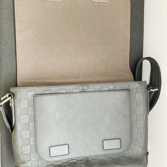 Louis Vuitton District - Picture 13 of 16